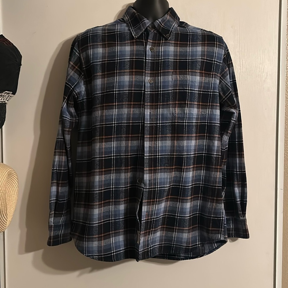 Long sleeve dress shirt 
Mens M